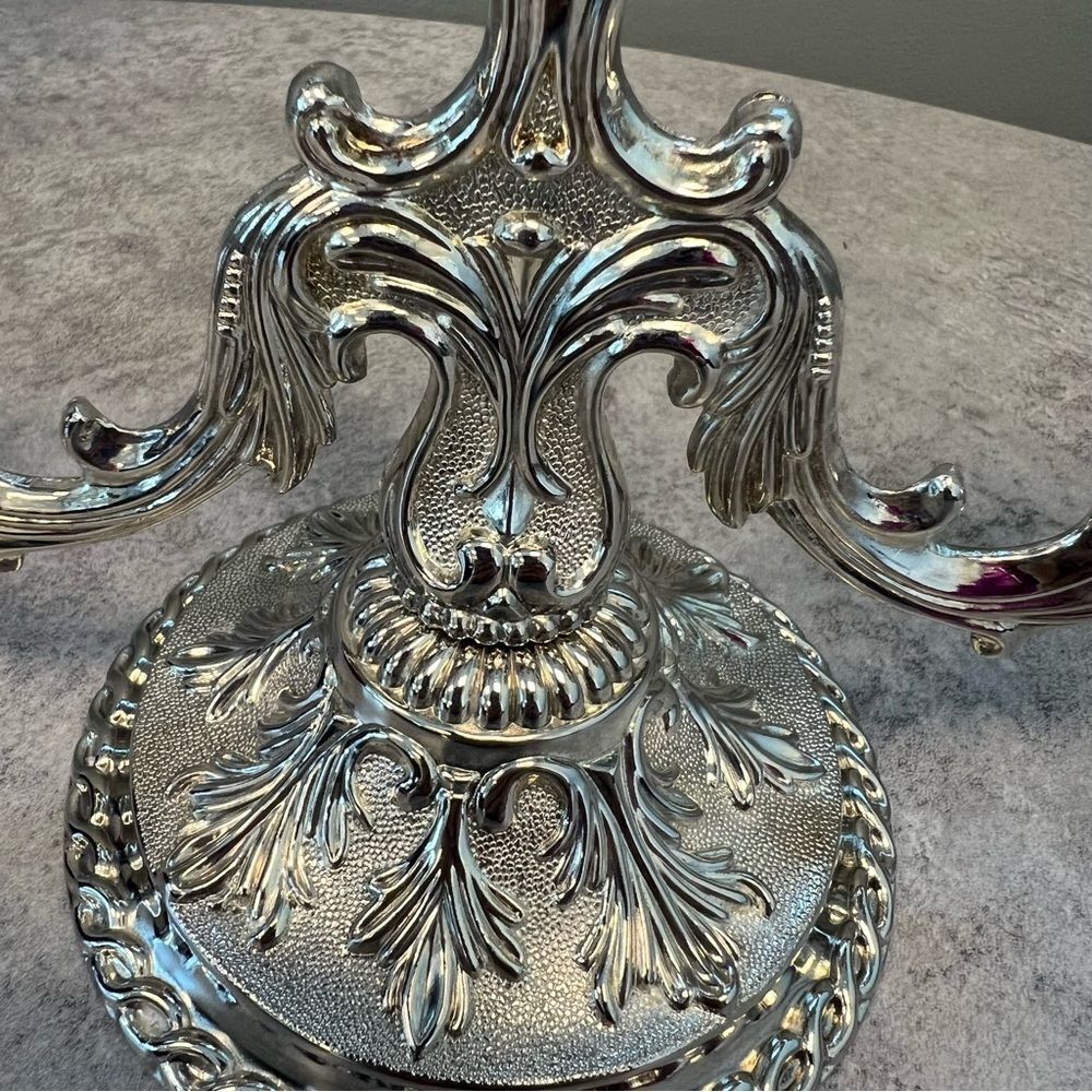 Elegant Vintage Silver-Plated Candelabra - Picture 3 of 5